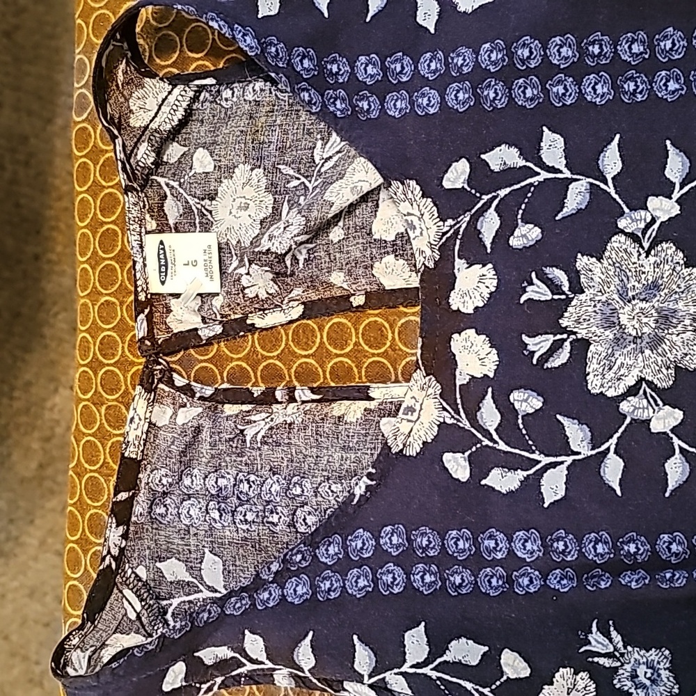 Old Navy Sleeveless Tank Top - Picture 2 of 4